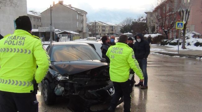 Görevden çıkan polisler ölümden döndü: 2 yaralı