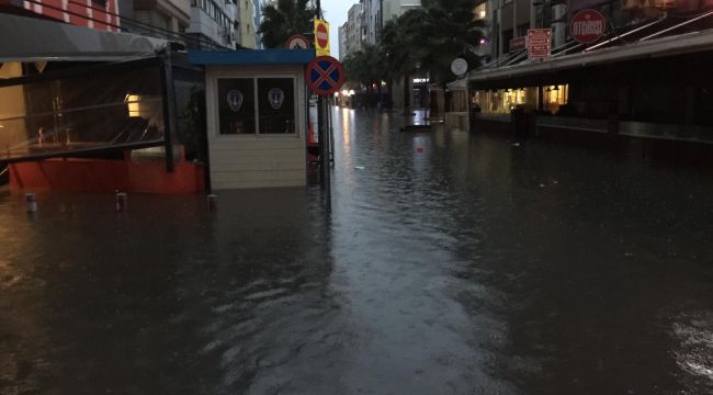 İzmir sele teslim! Mecbur olmayan sokağa çıkmasın