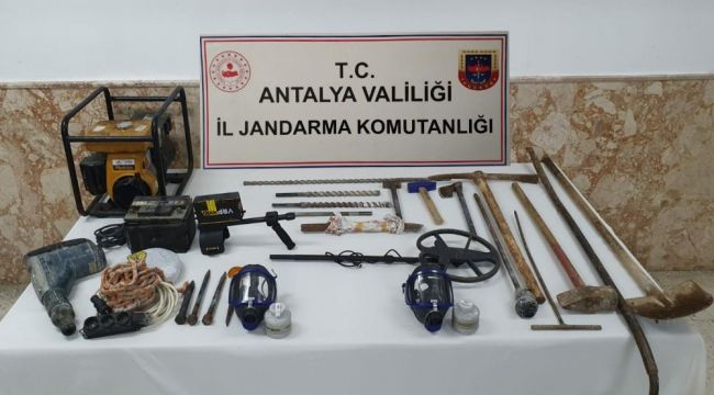 Jandarmadan kaçak kazıya suçüstü