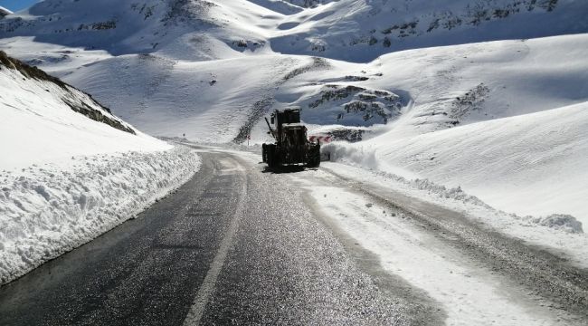 Karabet Geçidi'nde yol genişletme çalışmaları devam ediyor