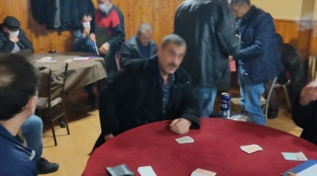 Kısıtlamada ceza yememek için çatıya saklandılar