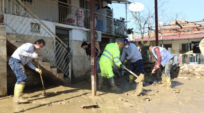 Menderes'te selin yaraları sarılıyor