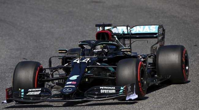 Mercedes, Hamilton ile yeni sözleşme imzaladı