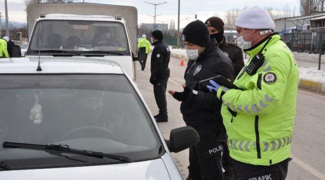 Polisten 'Çakarlı araç' denetimi