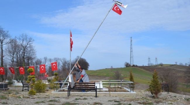 Şehidin babası istedi, oğlunun kabri aydınlatıldı