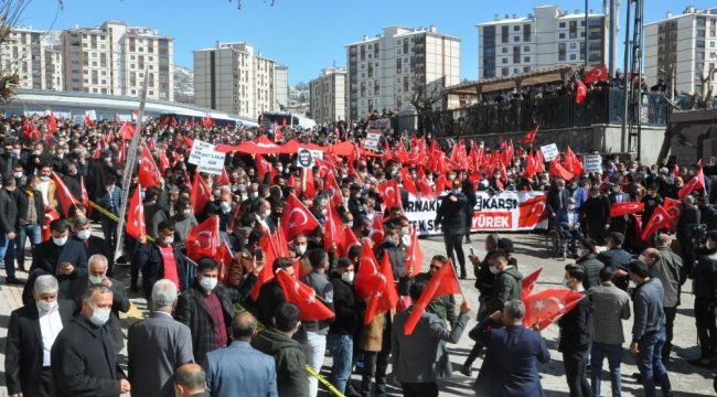 Şırnak kırmızı beyaza büründü, vatandaşlar teröre karşı yürüdü