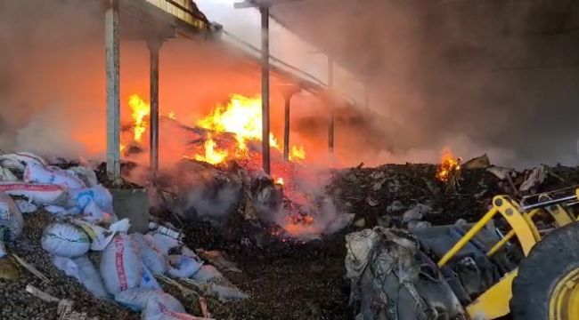 Uşak'ta fabrika yangını