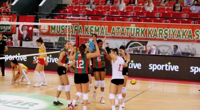 Voleybolda İzmir derbisi Karşıyaka'nın