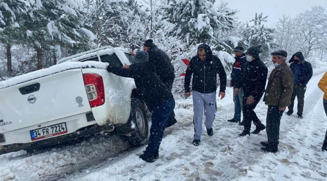 Yolda kalan sürücülerin yardımına jandarma yetişti