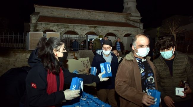 Aliağa Belediyesinden kandil simidi ikramı