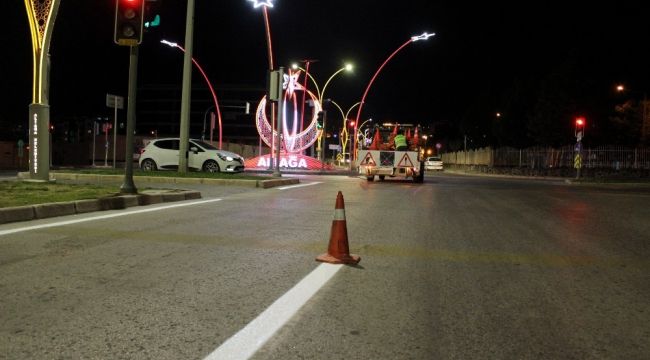 Aliağa'da yol şerit çizgileri yenileniyor