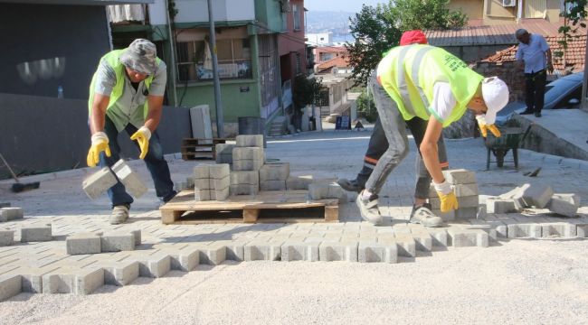 Bayraklı 'da 24 mahalleye 43 bin metrekare kilit parke