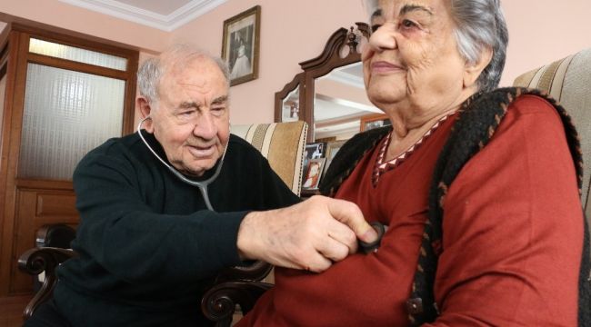 Bir steteskopla 62 yıl doktorluk yapan çift