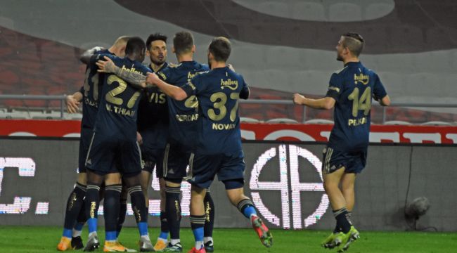 Fenerbahçe, Konya'da güldü