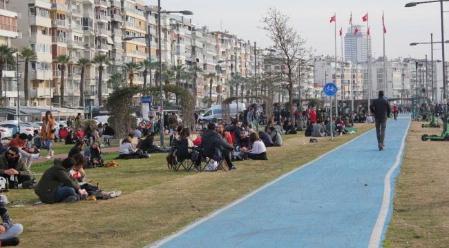 İzmir'de 'kırmızı alarm'a rağmen yoğunluk