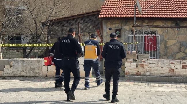 İzmir'de şüpheli ölüm: Yaşlı adam evinde ölü bulundu