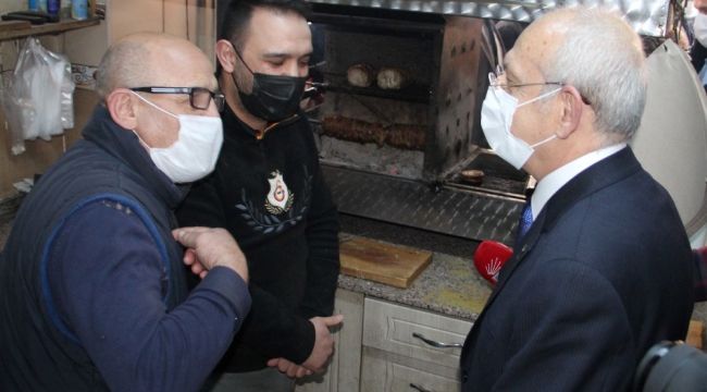 Kılıçdaroğlu kokuya dayanamadı kokoreç yedi