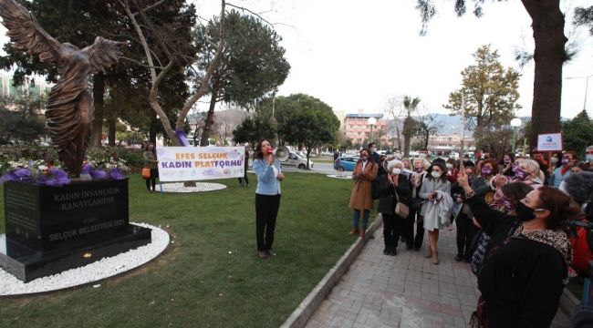 Selçuk'ta "Kadın İnsanlığın Kanatlarıdır" heykeli