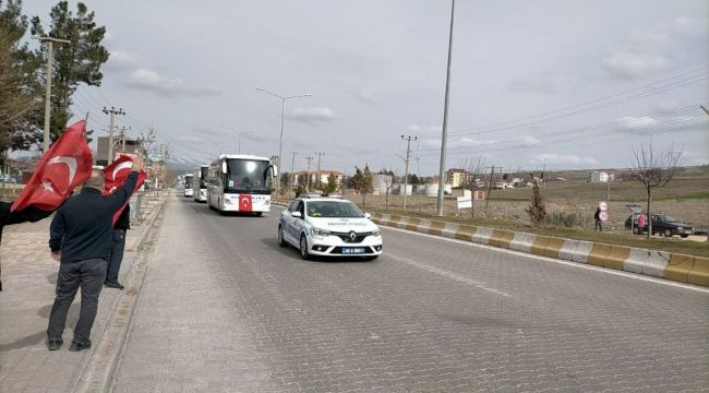 Suriye'ye hareket eden tabura vatandaşlardan sevgi seli