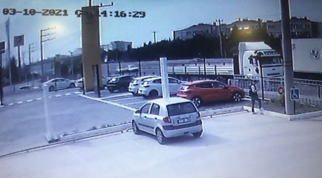 Tıra böyle çarptı... 22 yaşındaki gençten acı haber