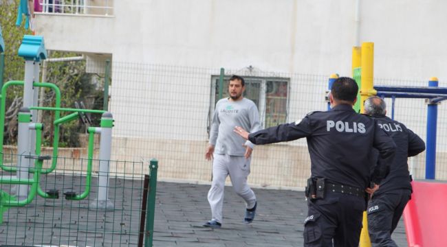 Bir şahıs parkta oyun oynayan çocuklara kurşun yağdırdı