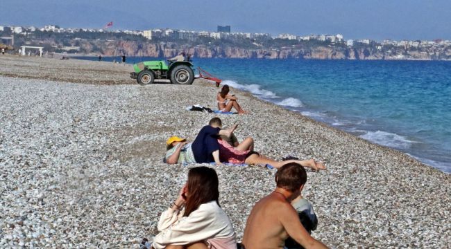 Dünyaca ünlü sahil tarla gibi sürülüp sezona hazırlanıyor