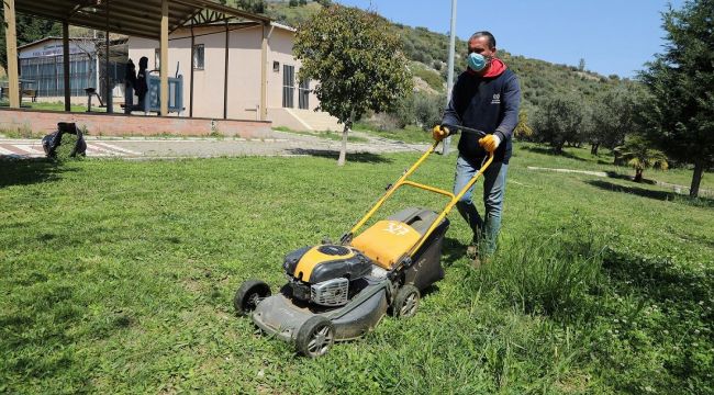 Gaziemir'in parklarında bahar hazırlığı