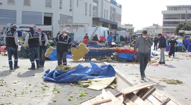 İzmir'de facianın eşiğinden dönüldü! Çatı, pazaryerinin üstüne düştü