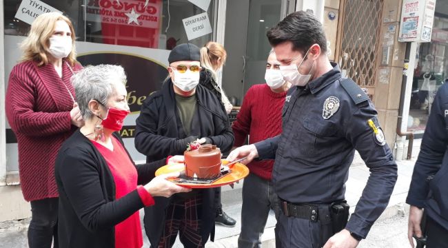 İzmir'de kadına şiddet ihbarına giden polislere sürpriz