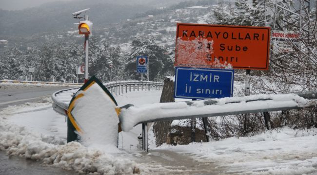 İzmir'e Nisan ayı karla geldi