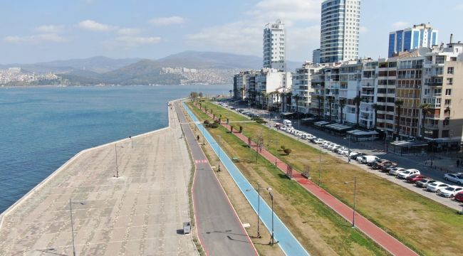 Kırmızıya dönen İzmir'de cumartesi günü yine sokaklar boşaldı