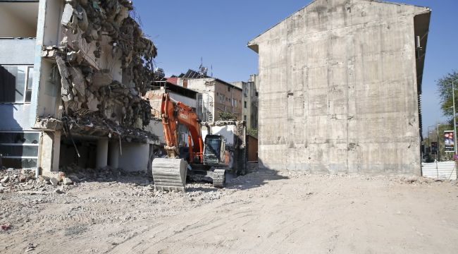 Konak Belediyesi'ne süper bina