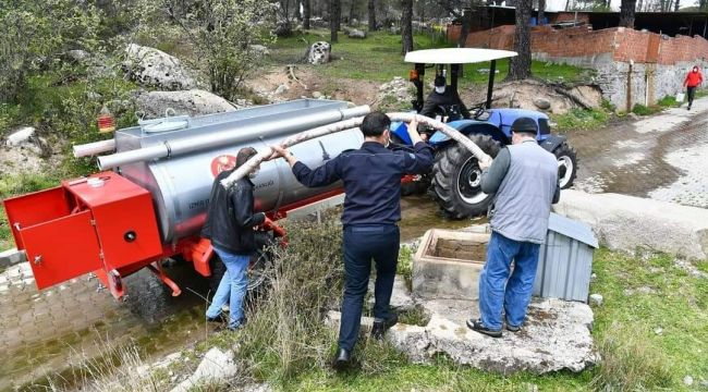 Köylere su tankeri dağıtıldı