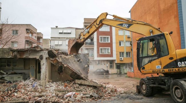 Buca'da metruk binalara müdahale