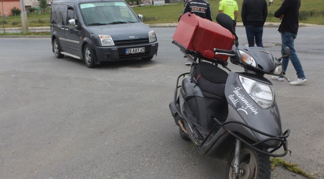 Kurye motosikleti ile otomobil çarpıştı: 1 yaralı