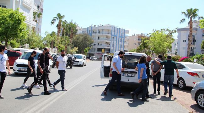 Lüks rezidansa ihlale polis baskını