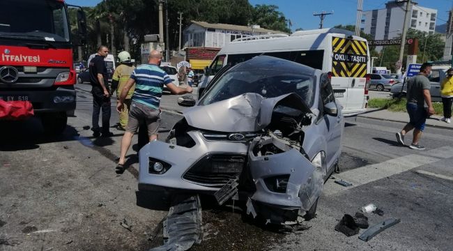 Menemen'de feci kaza: 1'i ağır 4 yaralı