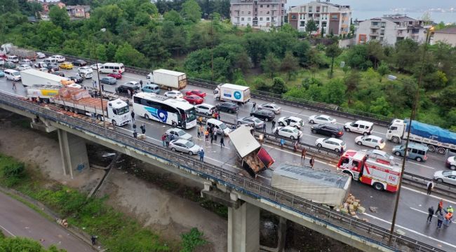 TEM'deki zincirleme kaza: 20 yaralı