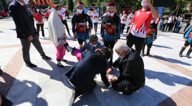 Törende bayılan çocuklara ilk müdahale doktor başkandan