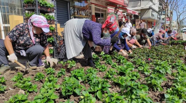 Urla sokakları renklendi 