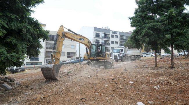 Buca'da kaçak moloz alanına otopark neşteri