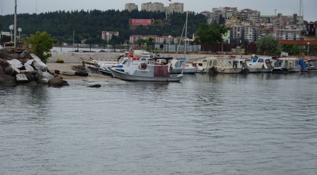 Çanakkale'de 2 gündür etkili olan yağmur, müsilajı kısmen temizledi