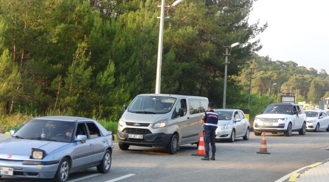 Hafta sonu tatilcileri Marmaris girişinde kuyruk oluşturdu