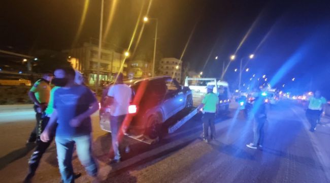 Trafik magandası kendisi uyaran otomobile 16 el ateş etti