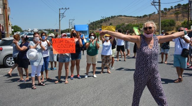 Dikili'de yol isyanı: Trafiğe kapattılar