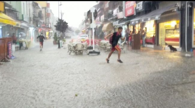 Edirne'de şiddetli yağış hayatı olumsuz etkiledi