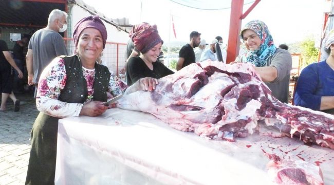 Et sıyıran kadınlar erkeklere taş çıkarttı