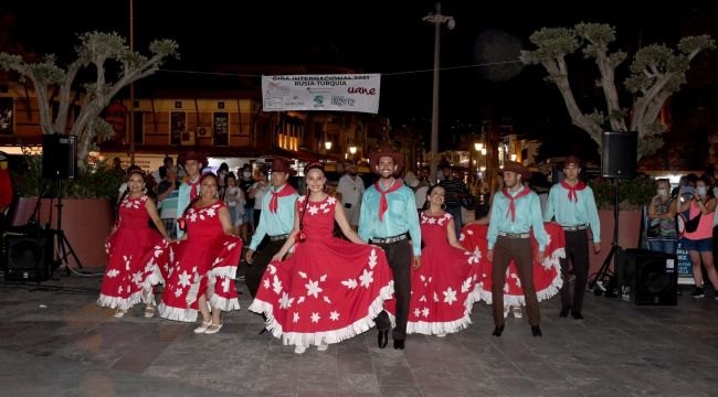 Kuşadası'nda Meksika Halk Dansları rüzgarı esti