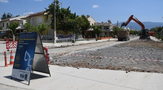 Kuşadası'nda yol yapım seferberliği