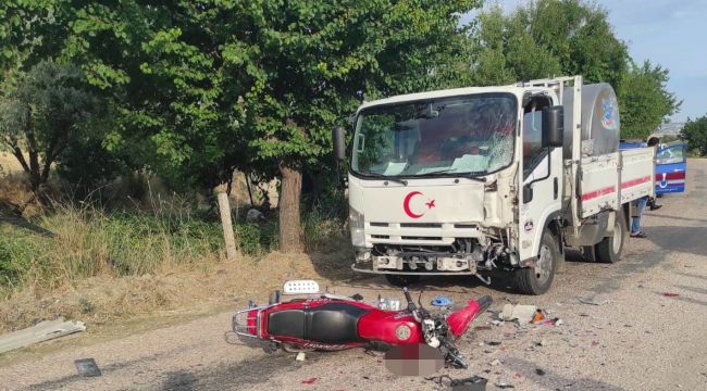 Manisa'da süt kamyoneti ile motosiklet çarpıştı: 1 ölü